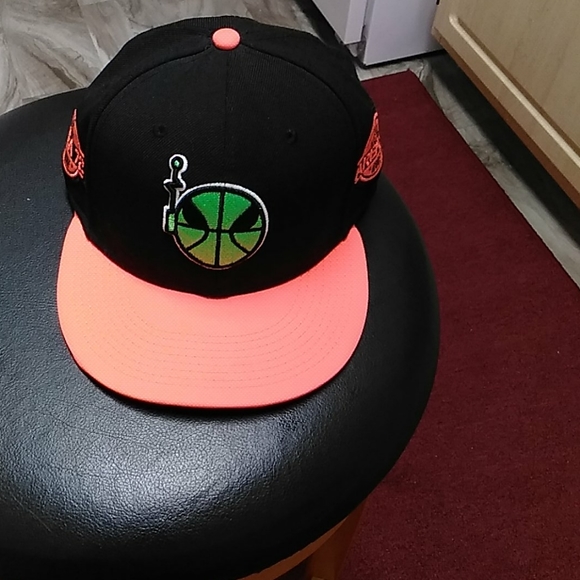 Mens hat.. - Picture 4 of 10